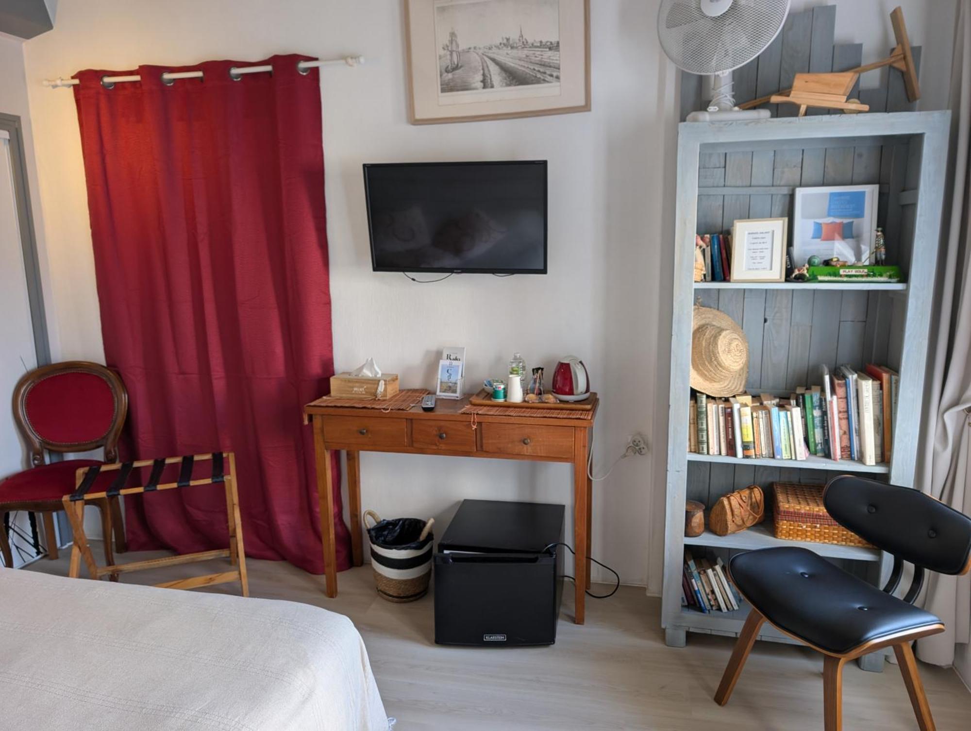 Les Yeux Bleus Bed & Breakfast Нуармутье Номер фото