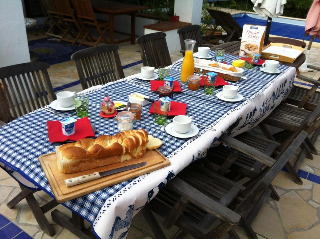 Les Yeux Bleus Bed & Breakfast Нуармутье Номер фото